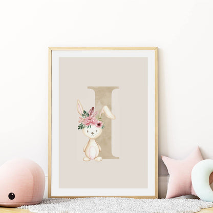 Kinderzimmerposter_Anfangsbuchstabe_beige_Hase_boho_I