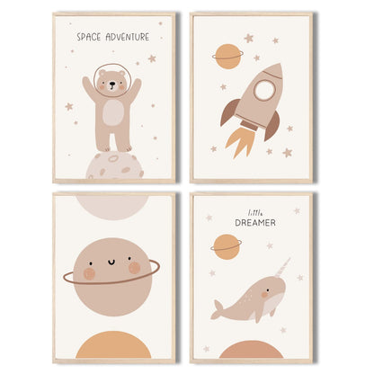 Kinderzimmerposter_Süße_rAstronaut_Bär_Weltall_beige_A4