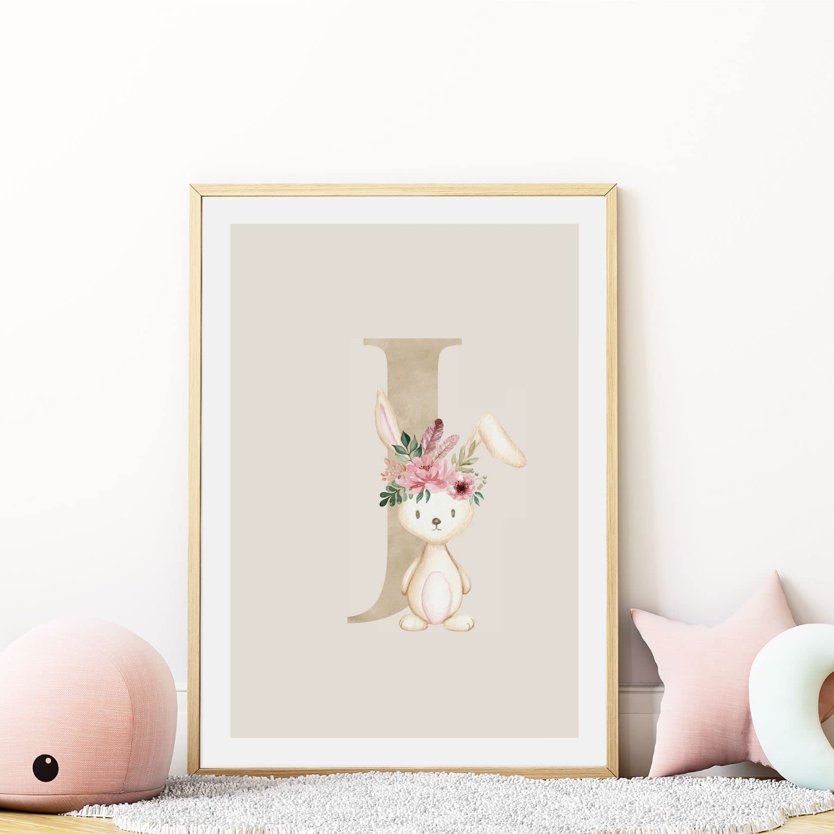 Kinderzimmerposter_Anfangsbuchstabe_beige_Hase_boho_J