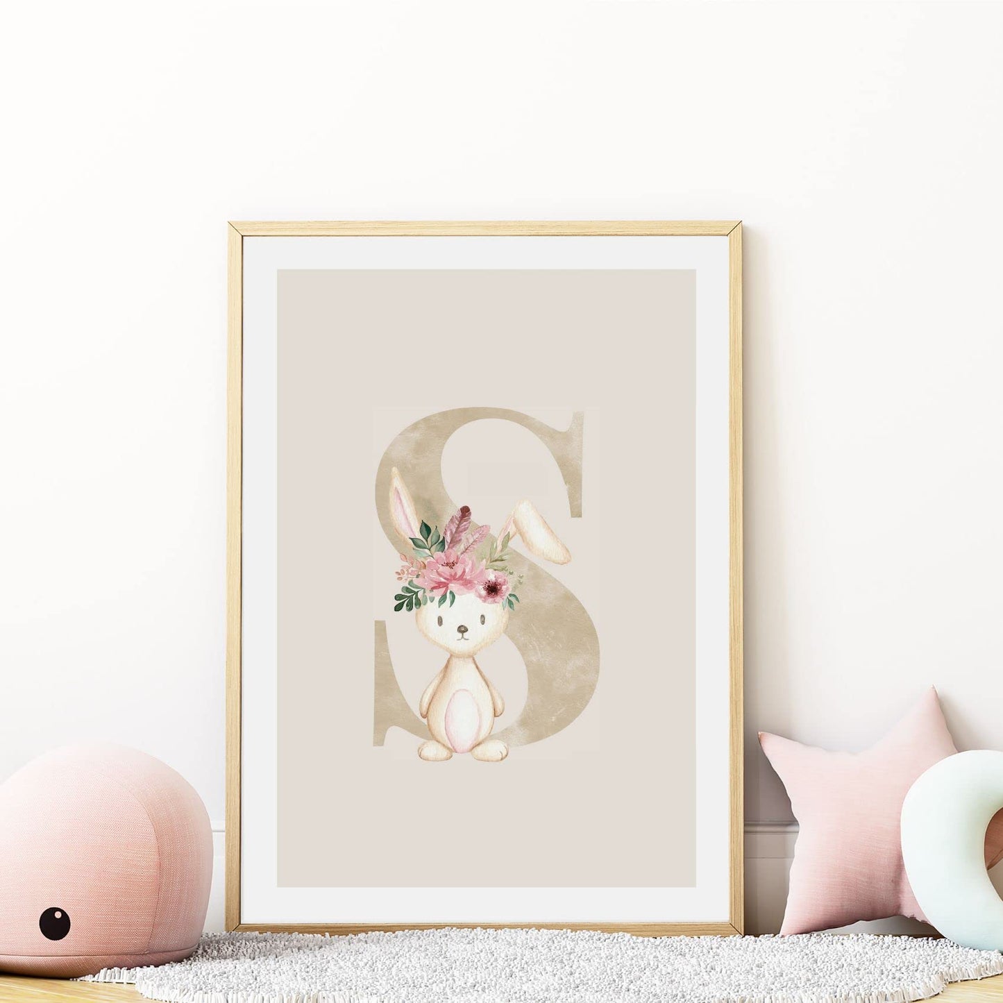 Kinderzimmerposter_Anfangsbuchstabe_beige_Hase_boho_S