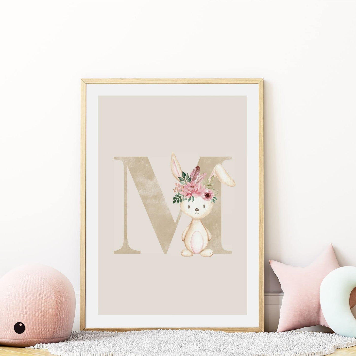 Kinderzimmerposter_Anfangsbuchstabe_beige_Hase_boho_M