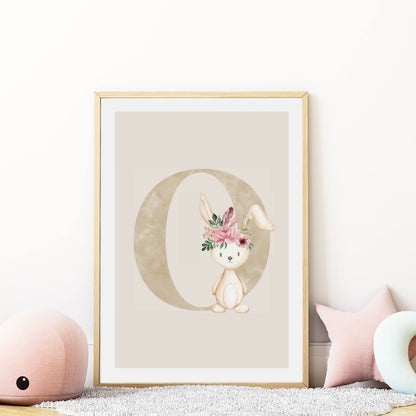 Kinderzimmerposter_Anfangsbuchstabe_beige_Hase_boho_O