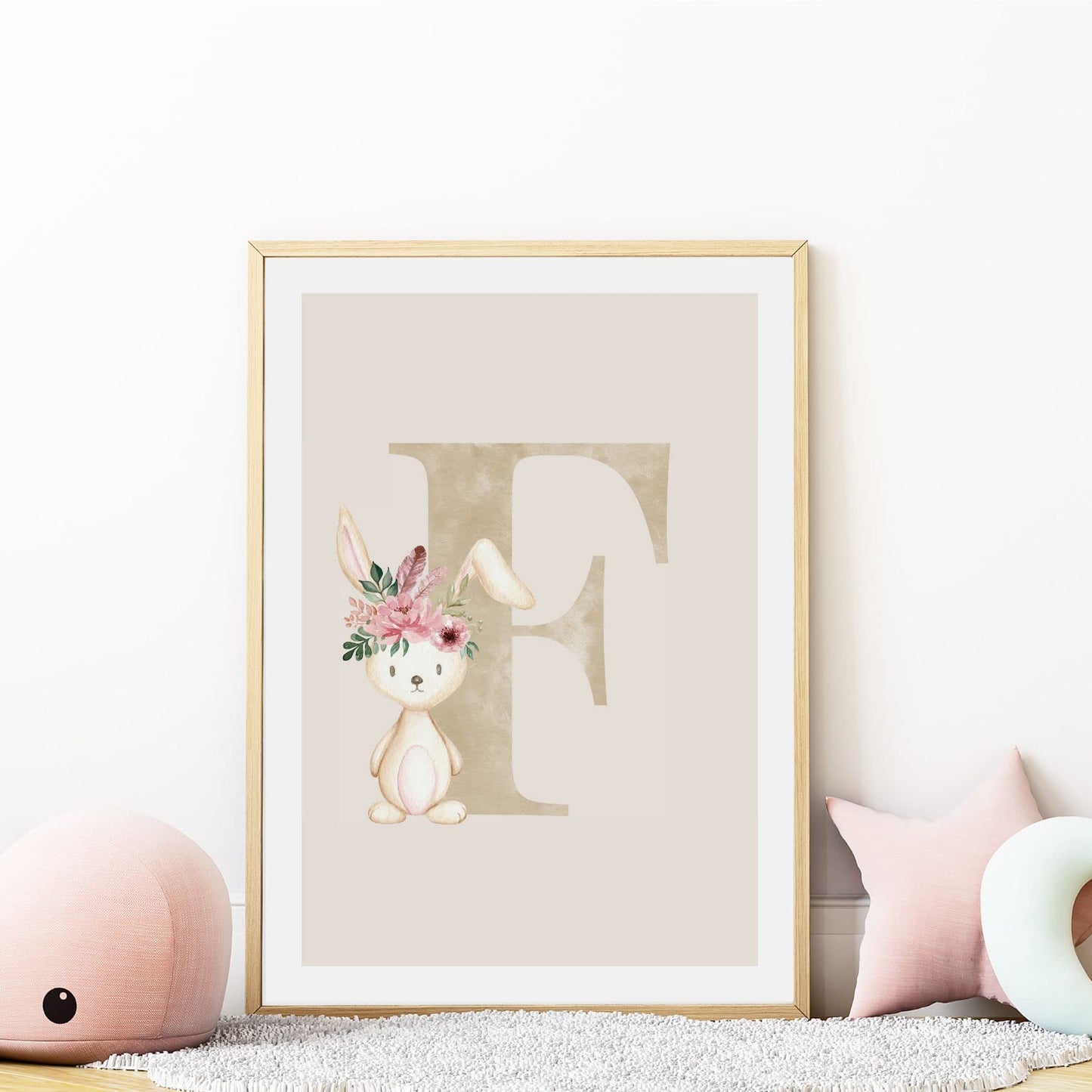 Kinderzimmerposter_Anfangsbuchstabe_beige_Hase_boho_F